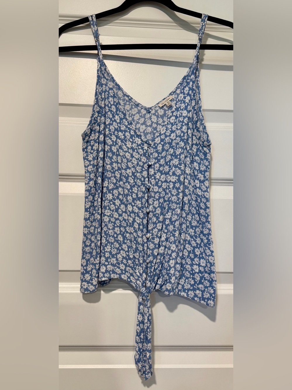 En Crème Blue Ditsy Floral Button & Tie Front Cami Tank Top